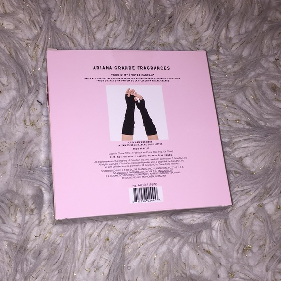 COPY - Ariana Grande Ulta Exclusive Cozy Arm Warm… - Picture 3 of 4